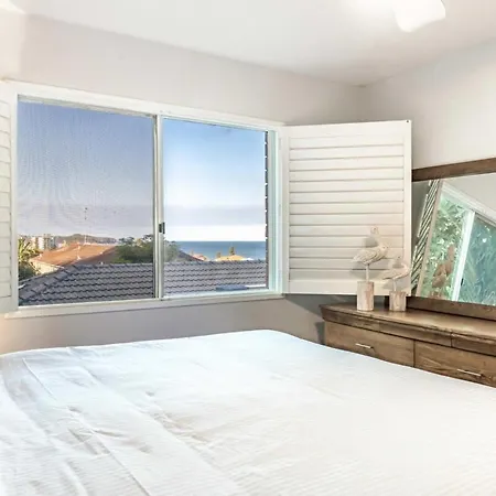 Ocean Views 2-Bed Apartment Minutes From Beach Collaroy Exterior photo