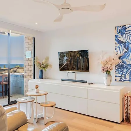 Ocean Views 2-Bed Apartment Minutes From Beach Collaroy Exterior photo
