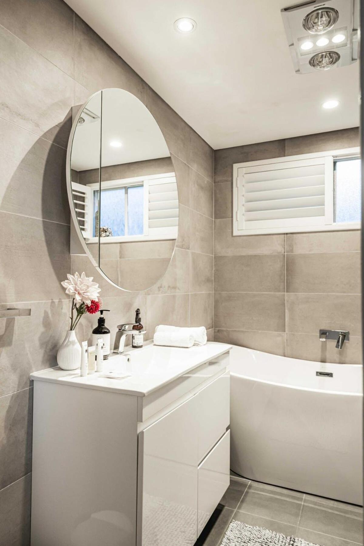 Ocean Views 2-bed Minutes From * Collaroy